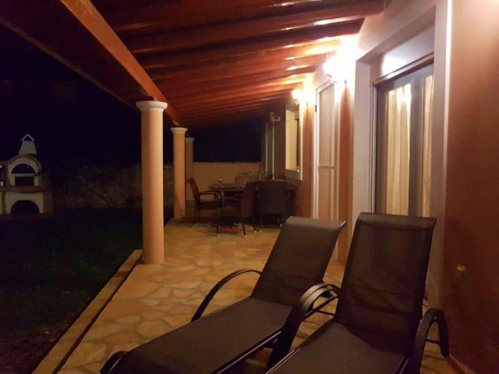 Villa Spiti Ute Makrádes Exterior foto